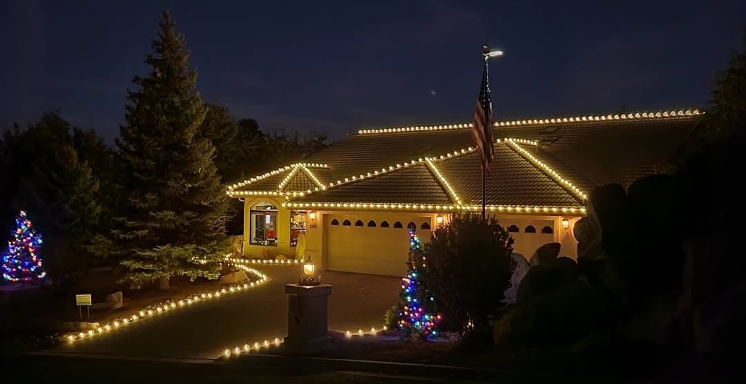 Ranch home with warm white roofline lighting